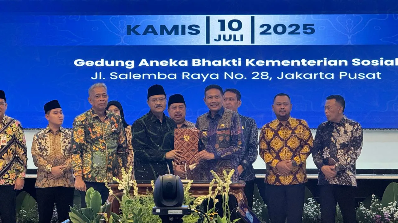Wali Kota Malang dan Menteri Sosial RI tandatangi perjanjian pinjam pakai aset untuk operasional Sekolah Rakyat. (Foto/dok. Prokopim Setda Kota Malang).