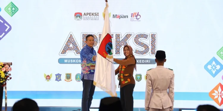 Wali Kota Malang, Wahyu Hidayat dikukuhkan sebagai Ketua Komwil IV Apeksi. (Foto/dok. Prokopim Setda Kota Malang)