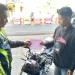 Penilangan pengendara yang melanggar selama Ops Patuh Semeru 2025. Foto: Dok.