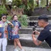 Suasana pengambilan video teaser desain brand fashion terbaru Nizam, desainer difabel cilik asal Malang. Foto: Azmy