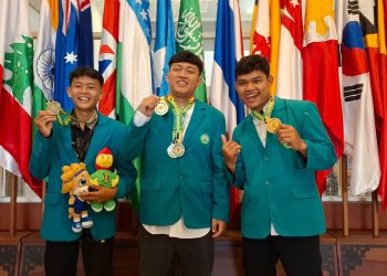 3 atlet mahasiswa Unisma yang memborong medali Porprov IX Jatim 2025. Foto: Azmy