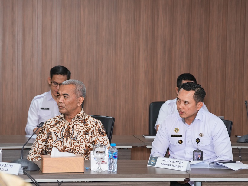 Bupati Pasuruan, H.M. Rusdi Sutejo, beserta jajaran Pemerintah Kabupaten Pasuruan saat berada di Kantor Direktorat Jenderal Imigrasi, Jakarta. (Foto/dok)