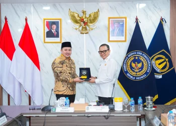 Bupati Pasuruan, H.M. Rusdi Sutejo, bersama Plt. Direktur Jenderal Imigrasi, Yuldi Yusman. Foto/dok