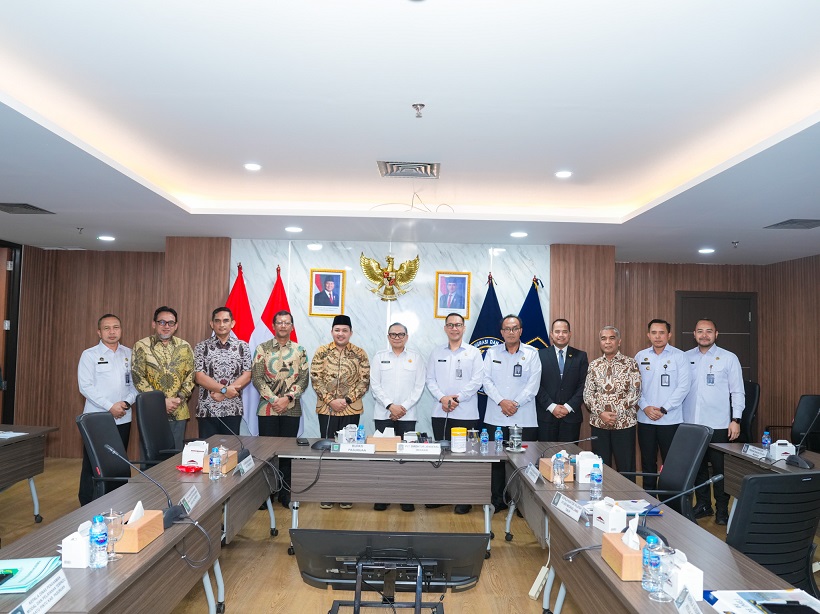 Bupati Pasuruan, H.M. Rusdi Sutejo, beserta jajaran Pemerintah Kabupaten Pasuruan saat berada di Kantor Direktorat Jenderal Imigrasi, Jakarta. (Foto/dok)