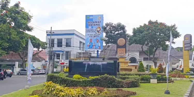 Ikan Koi di Aquarium Taman Adipura Kota Malang Mati