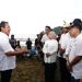 Menteri Kelautan dan Perikanan RI, Sakti Wahyu Trenggono (kiri) berdialog dengan Wakil Bupati Malang, Lathifah Shohib dan Kepala Desa Pujiharjo, Hendik Arso. Foto: Pemkab Malang