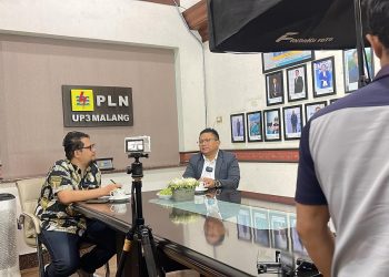 Manager PLN UP3 Malang, Agung Wibowo, saat podcast bersama Irham Thoriq CEO Tugu Medi Group. Foto/dok