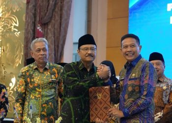 Wali Kota Malang dan Menteri Sosial RI tandatangi perjanjian pinjam pakai aset untuk operasional Sekolah Rakyat. (Foto/dok. Prokopim Setda Kota Malang).