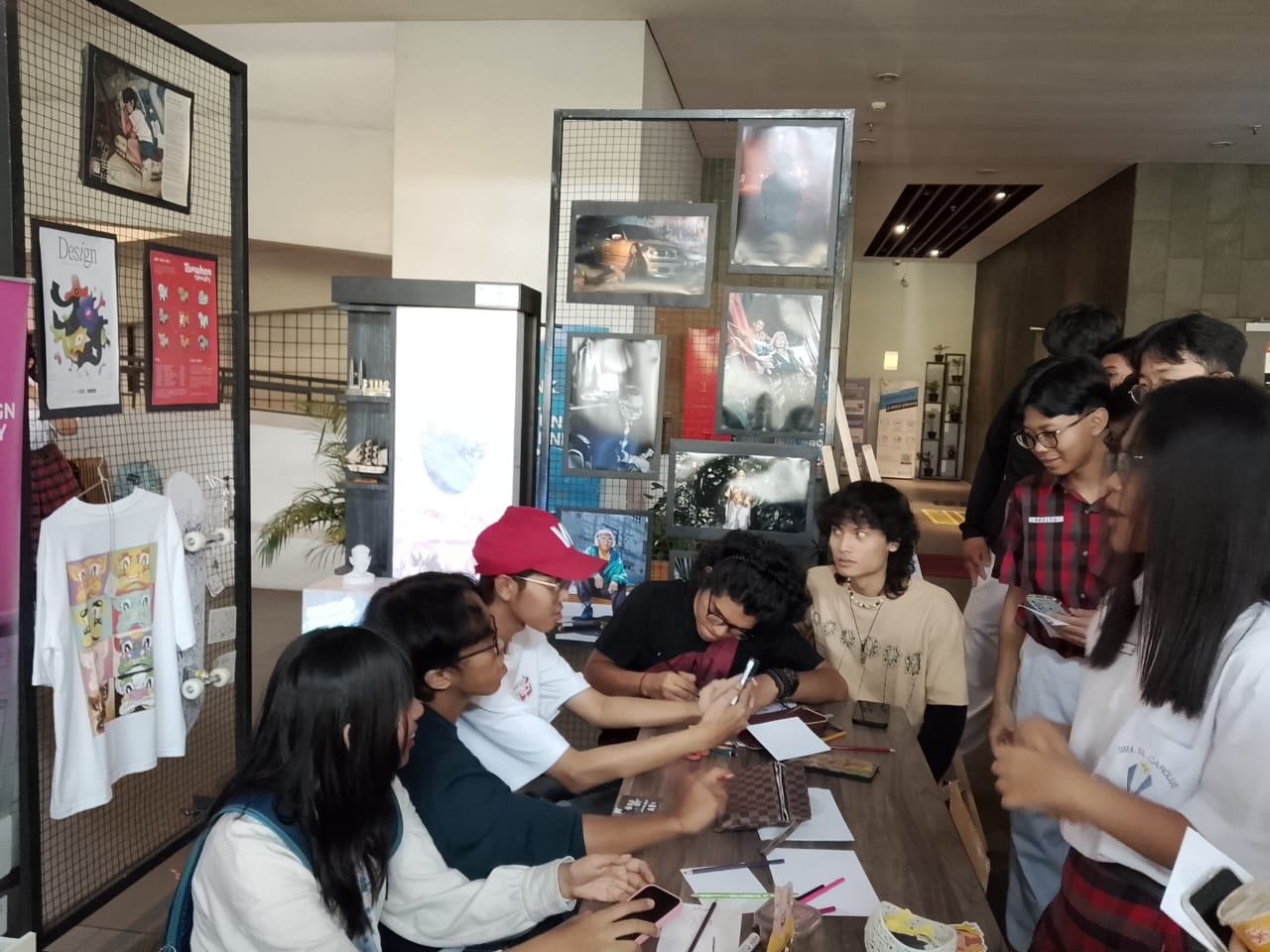 Mahasiswa Binus Malang pamerkan karya dalam program Entrepreneurial Odyssey. (Foto/M Sholeh)