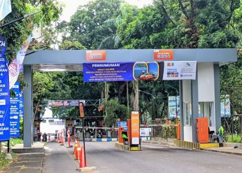Akses keluar masuk Bendungan Lahor kini wajib retribusi non tunai via gate. Foto: Dok