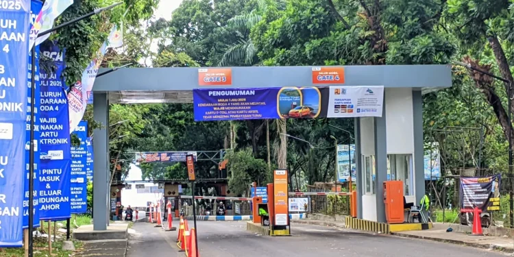 Akses keluar masuk Bendungan Lahor kini wajib retribusi non tunai via gate. Foto: Dok