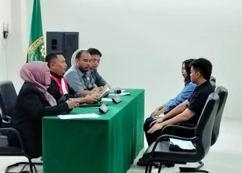 Sidang Tipiring kasus viralnya toko miras Sari Jaya 25 yang dipromosikan King Abdi. (Foto/ist)