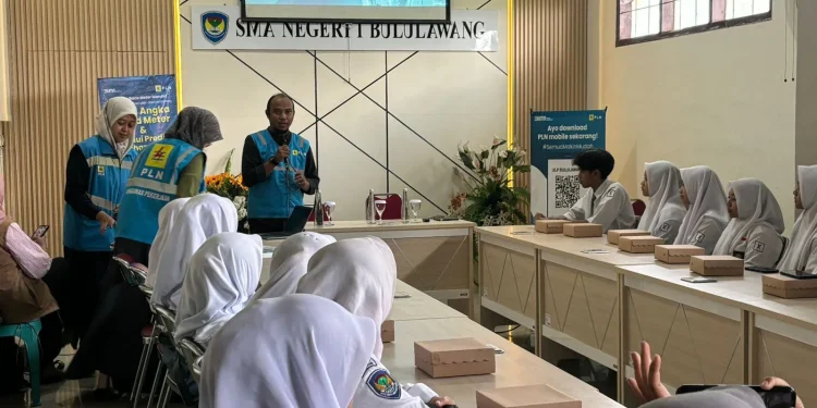 Suasana sosialisasi keselamatan listrik di sekolah oleh PLN UP3 Malang. Foto/dok