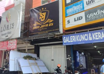 Toko miras Sari Jaya 25 di Jalan Soekarno-Hatta, Kota Malang yang menulai perbincangan publik usai dolipromosikan King Abdi di sosmed. (Foto/M Sholeh)
