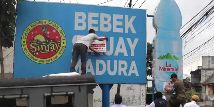 Papan reklame ilegal