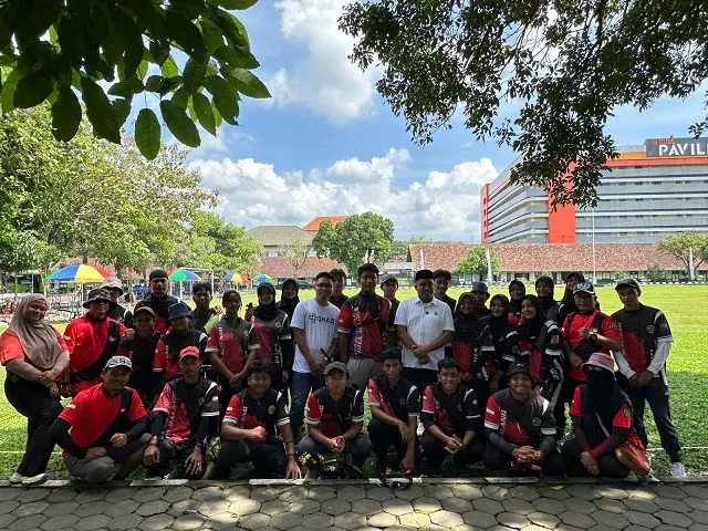 Rendra Masdrajat Safaat memberikan motivasi kepada atlet panahan Kota Malang. (Foto/dok)