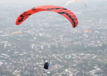 Perhelatan cabor paralayang Porprov Jatim 2025 di Kota Batu jadi momen kejayaan sport tourism. Foto: KONI Kota Batu