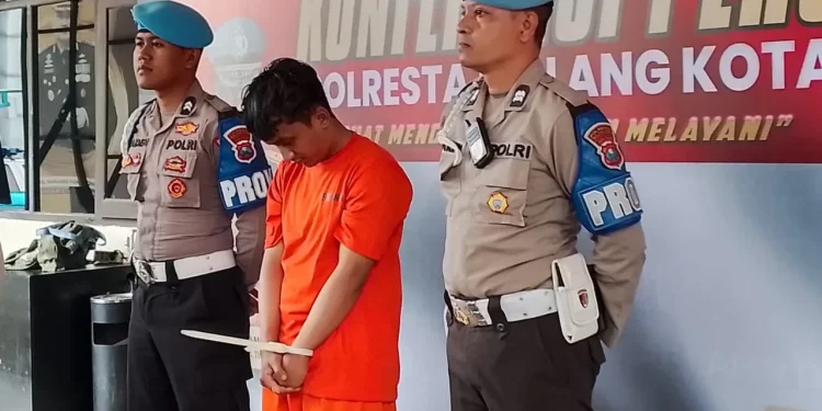 Pelaku penusakan anggota perguruan silat yang konvoi di Kota Malang. (Foto/M Sholeh)
