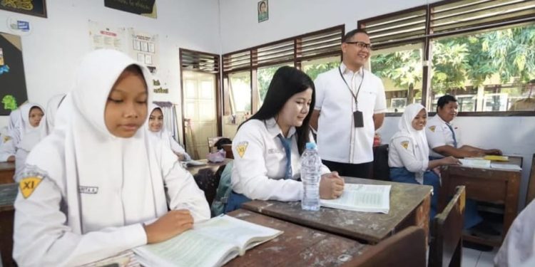 Ilustrasi siswa SMA saat dikunjungi Kepala Dindik Jatim Aries Agung Paewai. Foto: Dok.