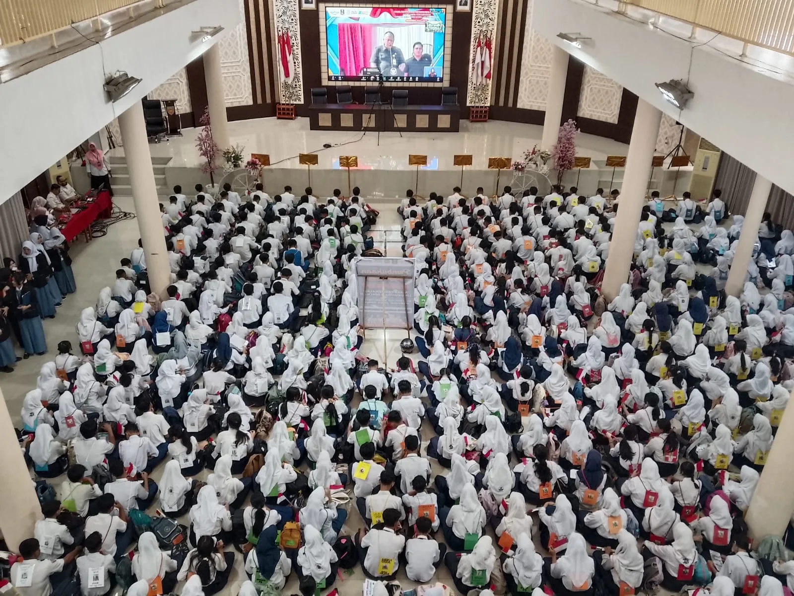 Antusias siswa SMK Negeri 2 Malang menjalani MPLS di hari pertama masuk sekolah. (Foto/M Sholeh)