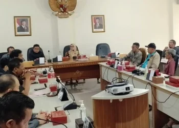 Audiensi warga dan anggota DPRD Kota Batu terkait rencana pembangunan lokasi dapur MBG. Foto: Dok.