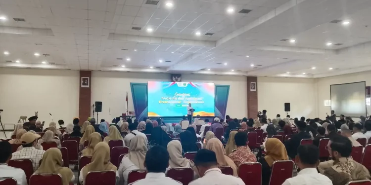 Bakesbangpol Jatim lakukan sosialisasi antisipasi narkoba dan anti premanisme di Islamic Center Kota Malang. (Foto/M Sholeh)