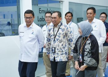 Kepala BPOM RI saat berkunjung ke pusat riset atau R&D ParagonCorp. Foto: Dok.