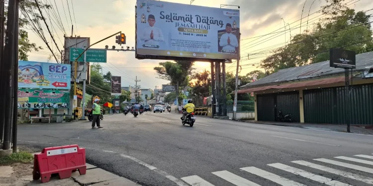 Jalan Ir Soekarno Kota Batu yang akan dilewati bus Trans Jatim. Foto: Azmy