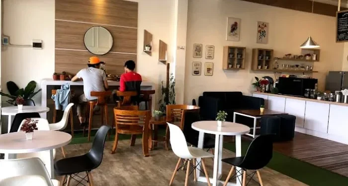 Rekomendasi kafe di Sawojajar Malang yang cocok buat kerja maupun nugas kuliah. /Foto: Google Review/RIZ Coffee
