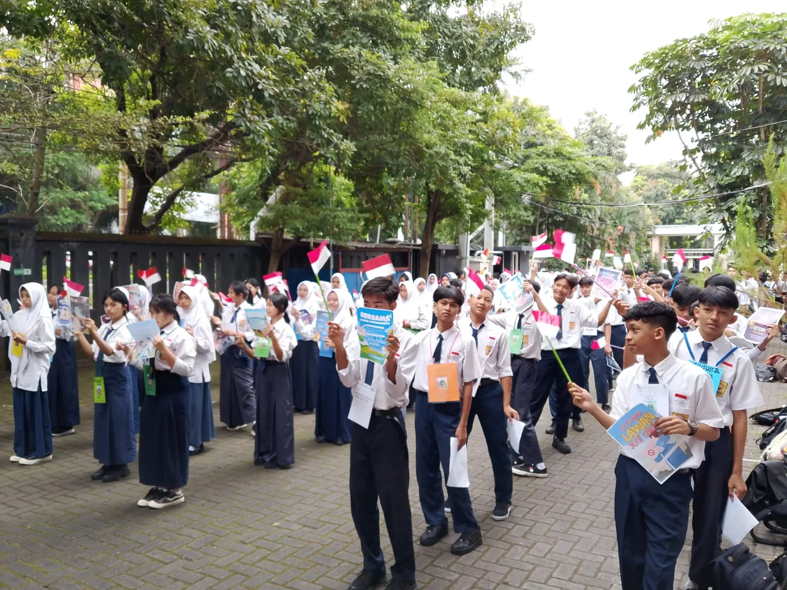 Antusias siswa SMK Negeri 2 Malang menjalani MPLS di hari pertama masuk sekolah (M Sholeh)