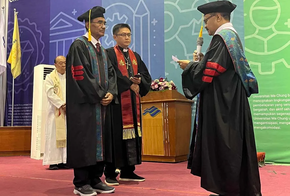 Prosesi pengukuhan Guru Besar