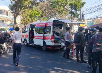 Nyeberang tak hati-hati, luka parah diterjang motor