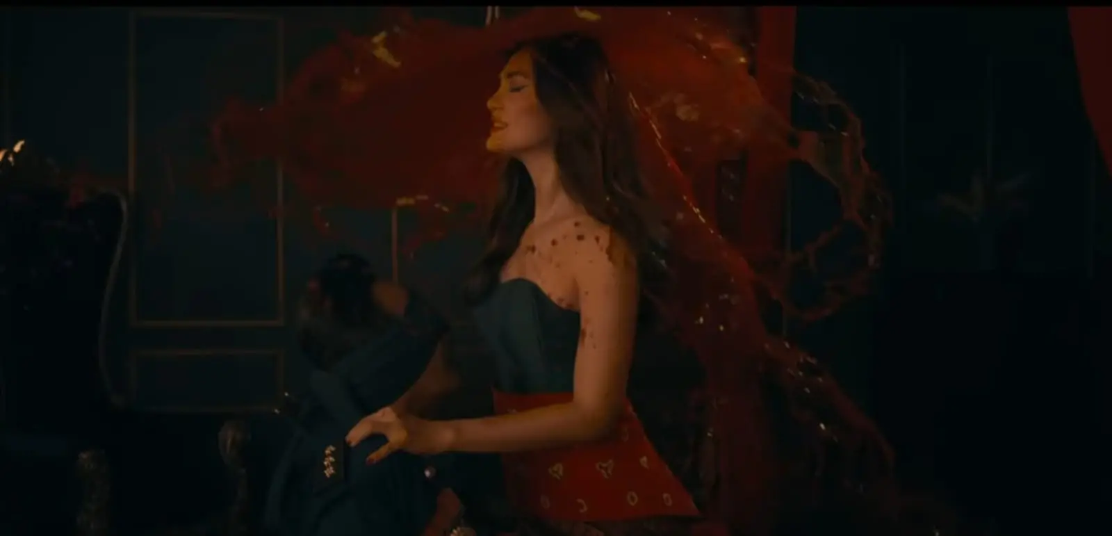 Luna Maya dalam film Gundik