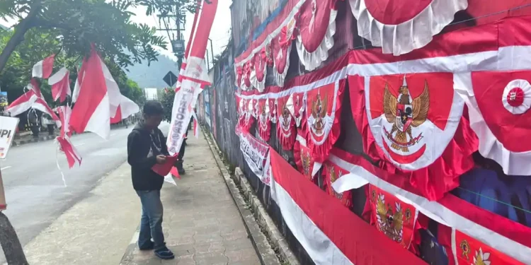 Pedagang bendera di Kota Batu