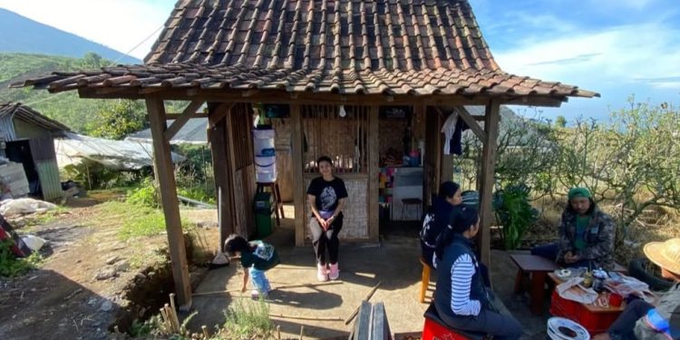 Rekomendasi kuliner hidden gem Kota Batu dengan suasana yang unik dan aneka menu lezat yang siap memanjakan lidah. /Foto: Tangkapan layar Instagram @warung.angling.dharma