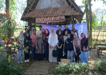 Kegiatan International Community Service antara FEB Unisma dengan Universiti Malaya Malaysia. Foto/dok