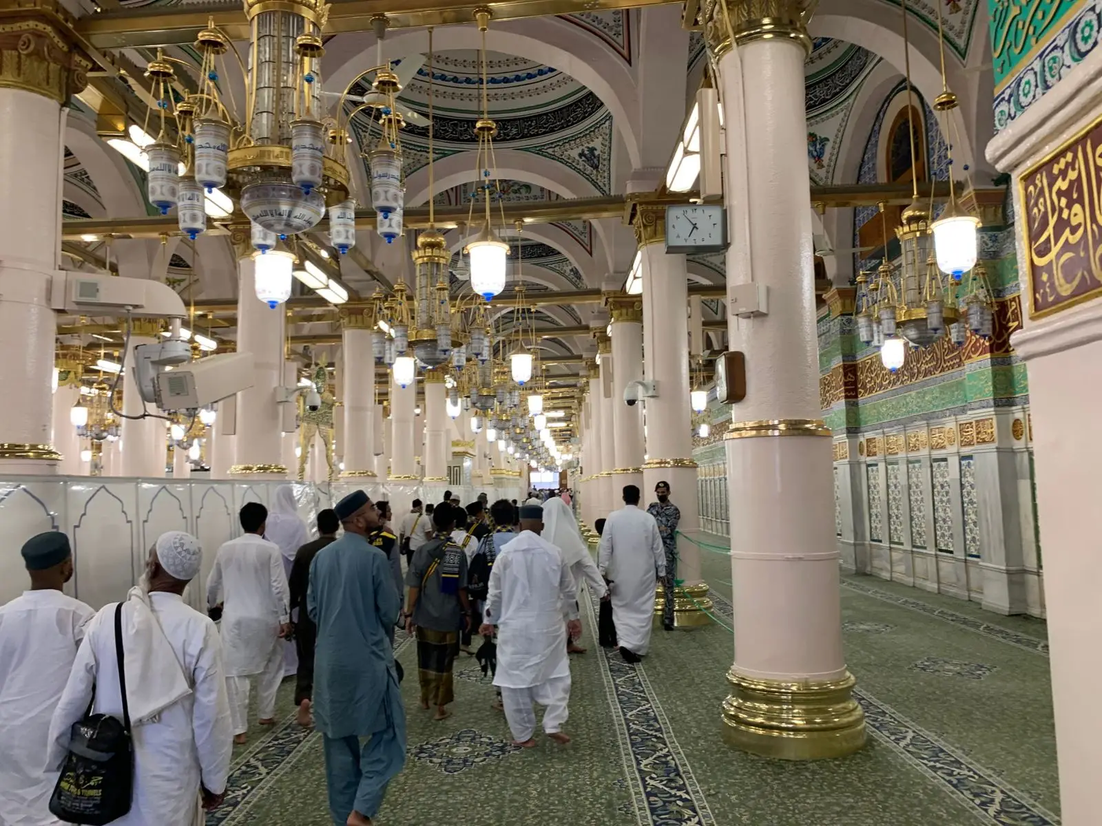 Suasana menuju tempat mengucapkan salam kepada Nabi Muhammad SAW. Foto: irham thoriq