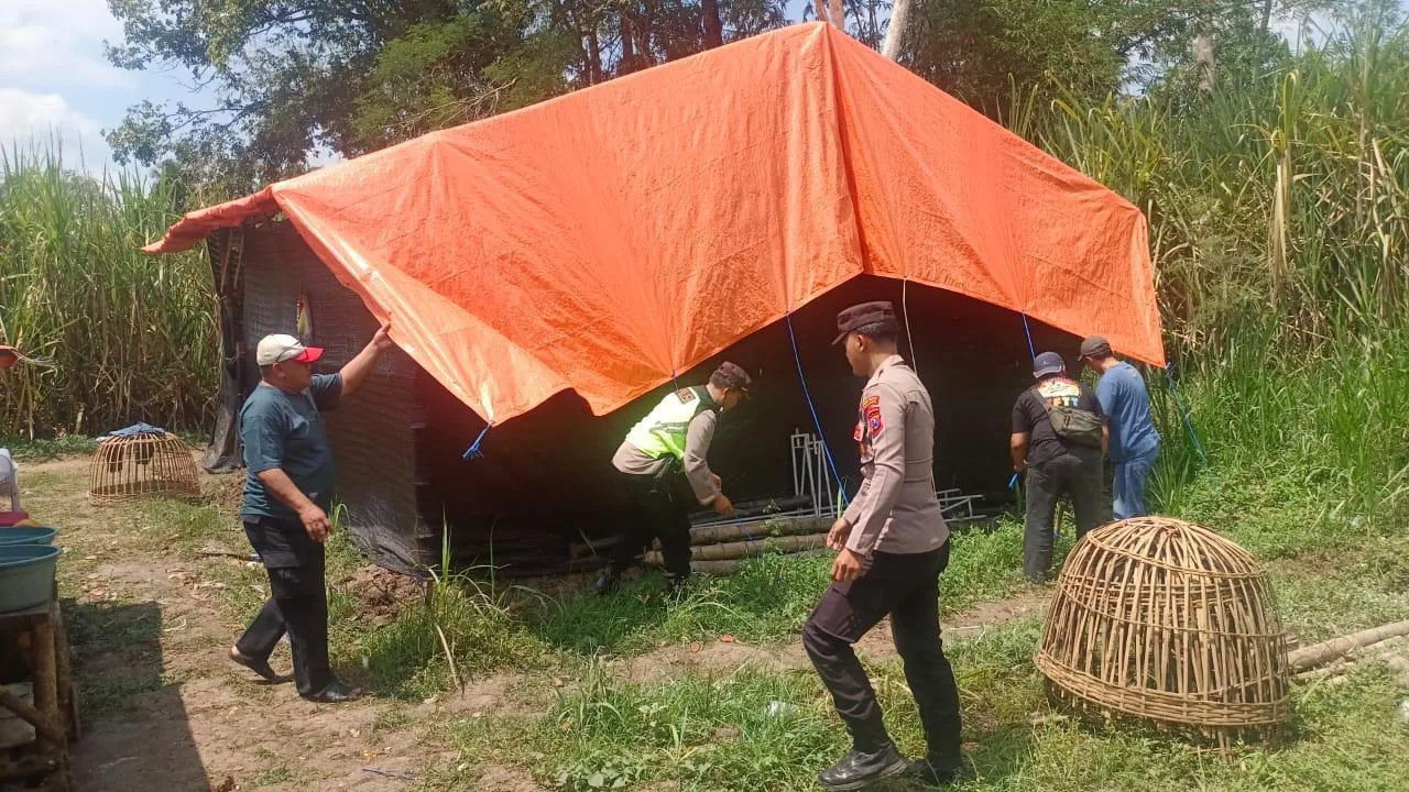 Polisi bongkar arena judi sabung ayam di Bantur. Foto: Polres Malang