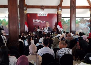 Menko PM RI, Muhaimin Iskandar mengisi acara Global Talent Day 2025 di Malang. (Foto/M Sholeh)