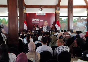Menko PM RI, Muhaimin Iskandar mengisi acara Global Talent Day 2025 di Malang. (Foto/M Sholeh)