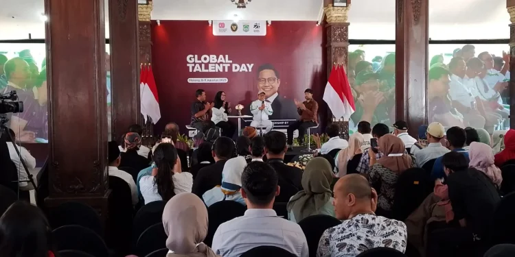 Menko PM RI, Muhaimin Iskandar mengisi acara Global Talent Day 2025 di Malang. (Foto/M Sholeh)