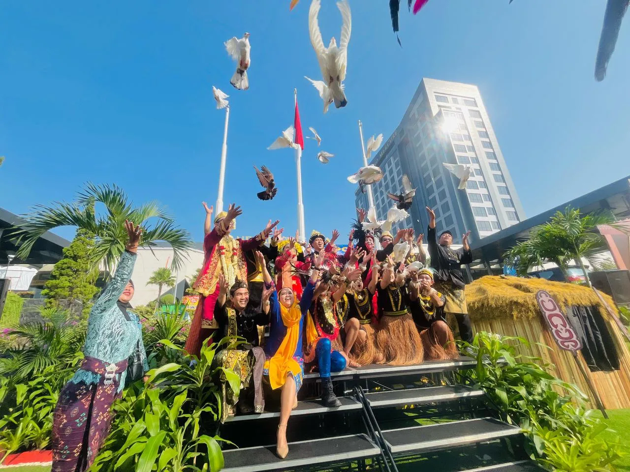 Pelepasan 300 burung merpati di Grand Mercure Malang Mirama. Foto/dok