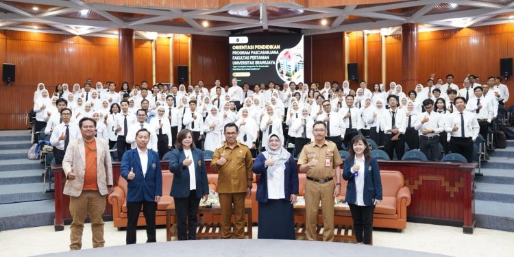 Wali Kota Nurochman saat memaparkan komitmen perkuat sektor pertanian dan agrowisata di hadapan akademisi UB Malang. Foto: Prokopim KWB