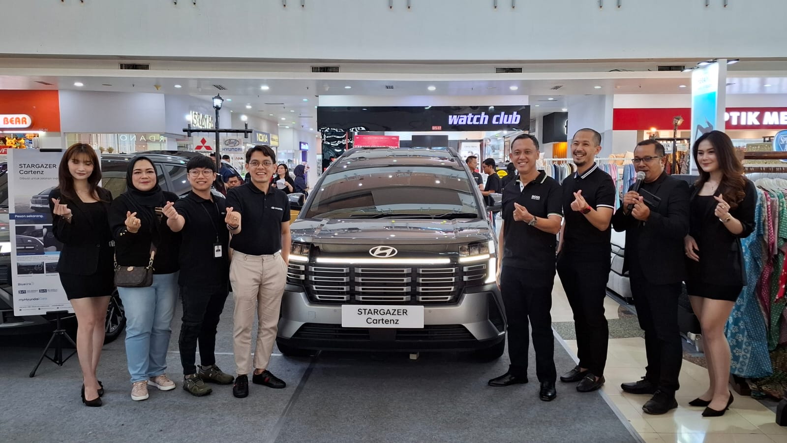 Jajaran PT Hyundai Motors Indonesia (HMID) resmi meluncurkan lini terbaru Stargazer Cartenz di Malang. Foto: Azmy