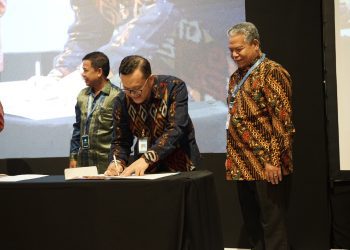 Rektor Unikama, Dr. Sudi Dul Aji, M.Si (kanan) menandatangani PKS penyelenggara program PPG./Foto: Dok.Unikama.
