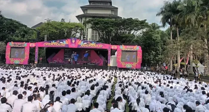 Rekomendasi tempat berburu kebutuhan ospek di Malang bagi mahasiswa baru. /Foto: Google Review Universitas Brawijaya/Djoema Ali