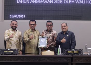 Wali Kota Batu Nurochman saat memaparkan 4 proyeksi Pemkot Batu dalam Rapat Paripurna KUA-PPAS 2-25. Foto: Prokopim KWB