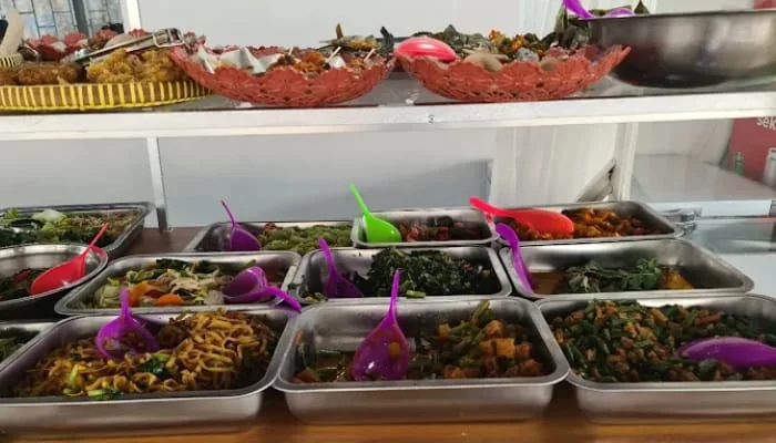 Warung Prasmanan Pak Roy./Foto: Google Review.