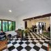 Kopi Studio 24, kafe instagramable yang memiliki konsep minimalis-modern dengan pencahayaan hangat, cocok untuk nongkrong santai atau mengerjakan tugas. (Foto/Pinterest)