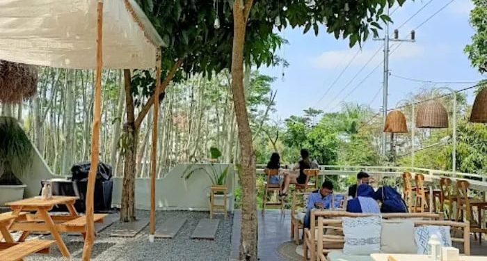 Rekomendasi kafe hidden gem di Kota Batu dengan konsep unik dan estetik yang cocok untuk dikunjungi saat libur akhir pekan. /Foto: Google Review Rockhills Bistro dan Cafe Batu/Verli Herman